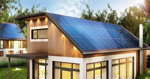 maison bois avec panneaux solaires