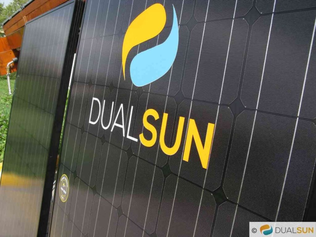 Photo d'un panneau solaire hybride Dualsun